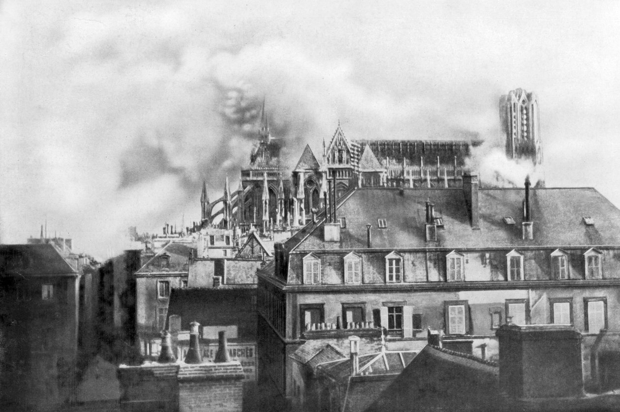Cathédrale de Reims en feu sous les bombardements allemands, France - Unbekannt