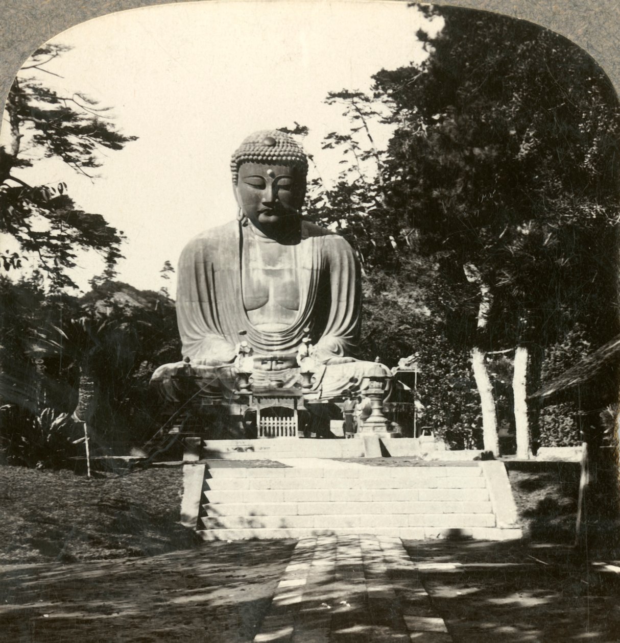 Statue colossale de Bouddha, vénérée par les Japonais, dans un temple sylvestre, Kamakura, Japon, vers 1900 - Unbekannt