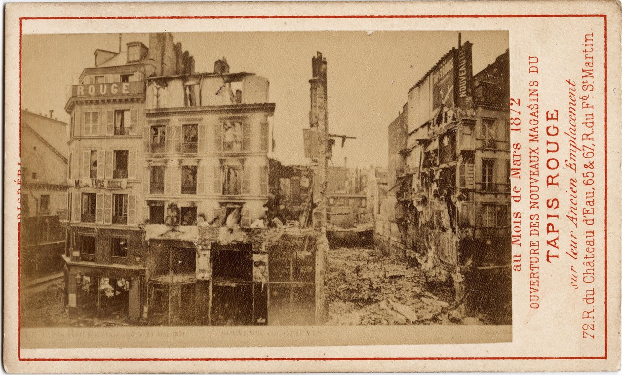 Commune de Paris (1871) : ouverture des grands magasins du Carpet Rouge, une carte publicitaire montrant le bâtiment un an avant, en ruines pendant la Commune. Impression sur carton Dim. 6,3x10 cm - Unbekannt