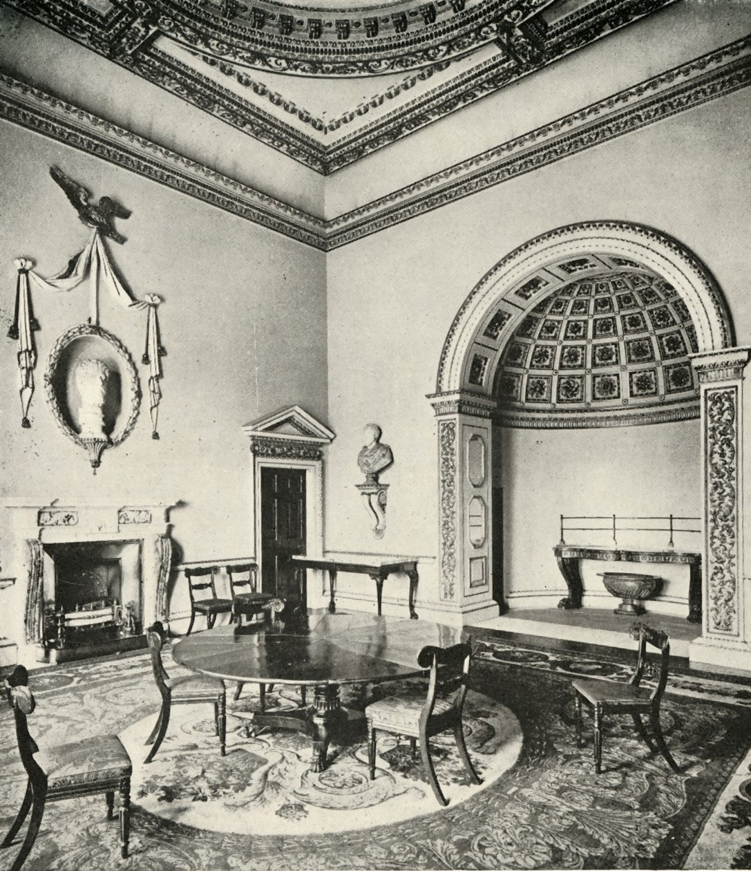 Intérieurs contrastés : Palladien - La salle à manger, Holkham, Norfolk, par William Kent, avec Regency - Unbekannt