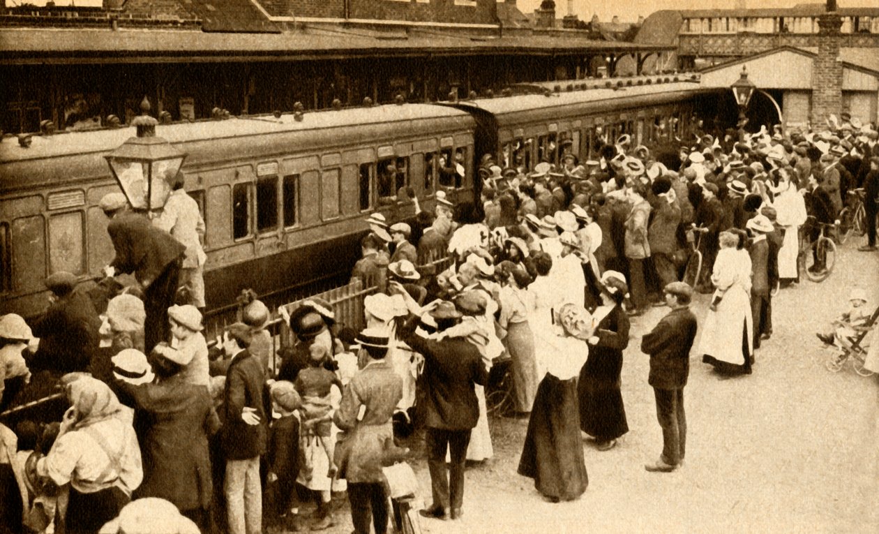 Foules saluant les troupes partant combattre pendant la Première Guerre mondiale, Grande-Bretagne, 1914, 1933 - Unbekannt