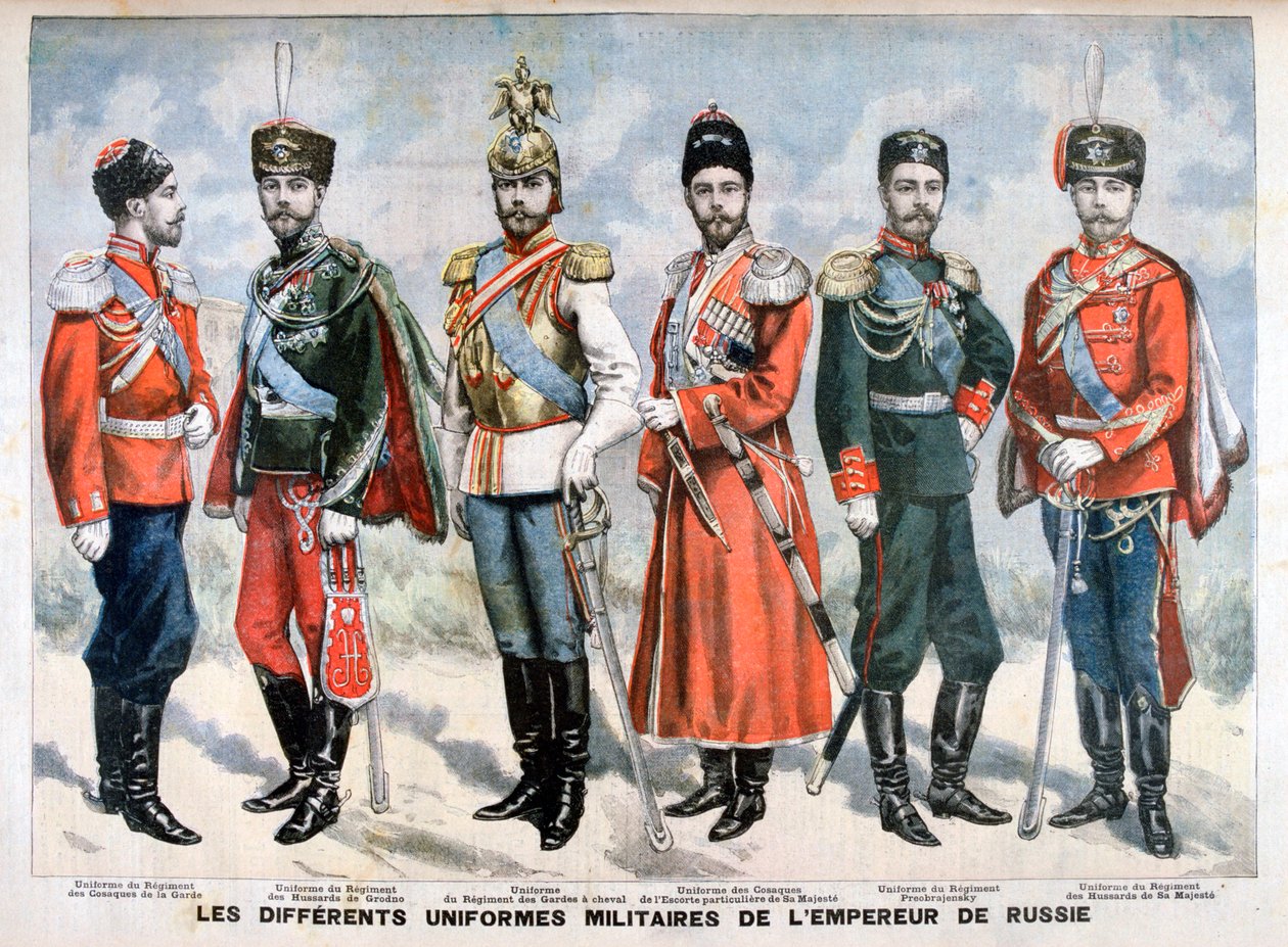Différents uniformes militaires russes de l