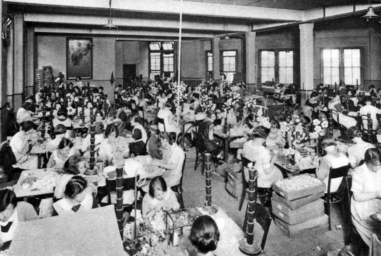 Filles handicapées travaillant à la Mission chrétienne des vendeuses de cresson et de fleurs, Londres, 1926-1927 - Unbekannt