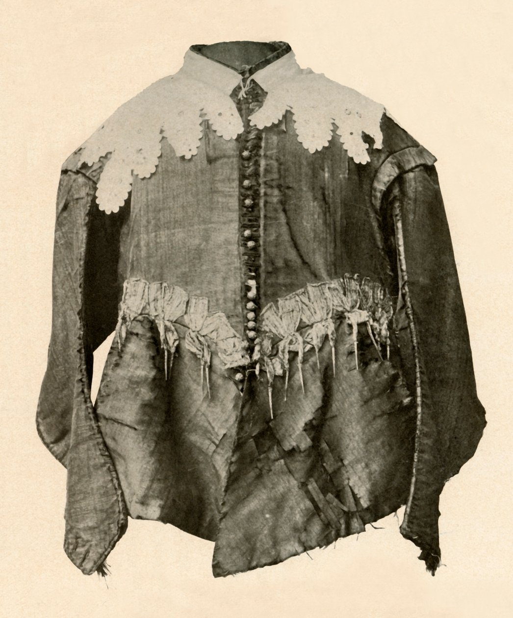 Pourpoint de soie noire orné de galon avec aiguillettes en argent, XVIIe siècle, 1937 - Unbekannt