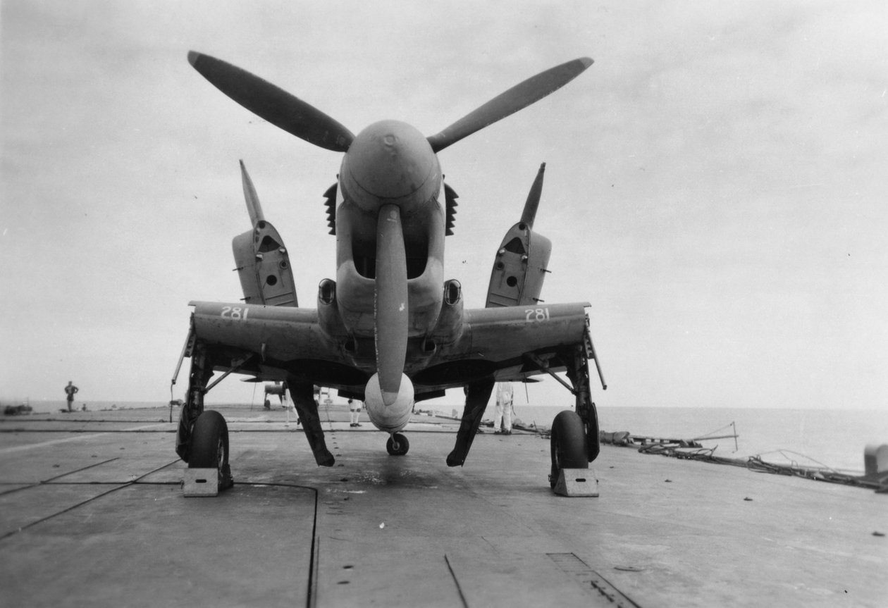 Avion Fairey Firefly prêt à être transporté à l
