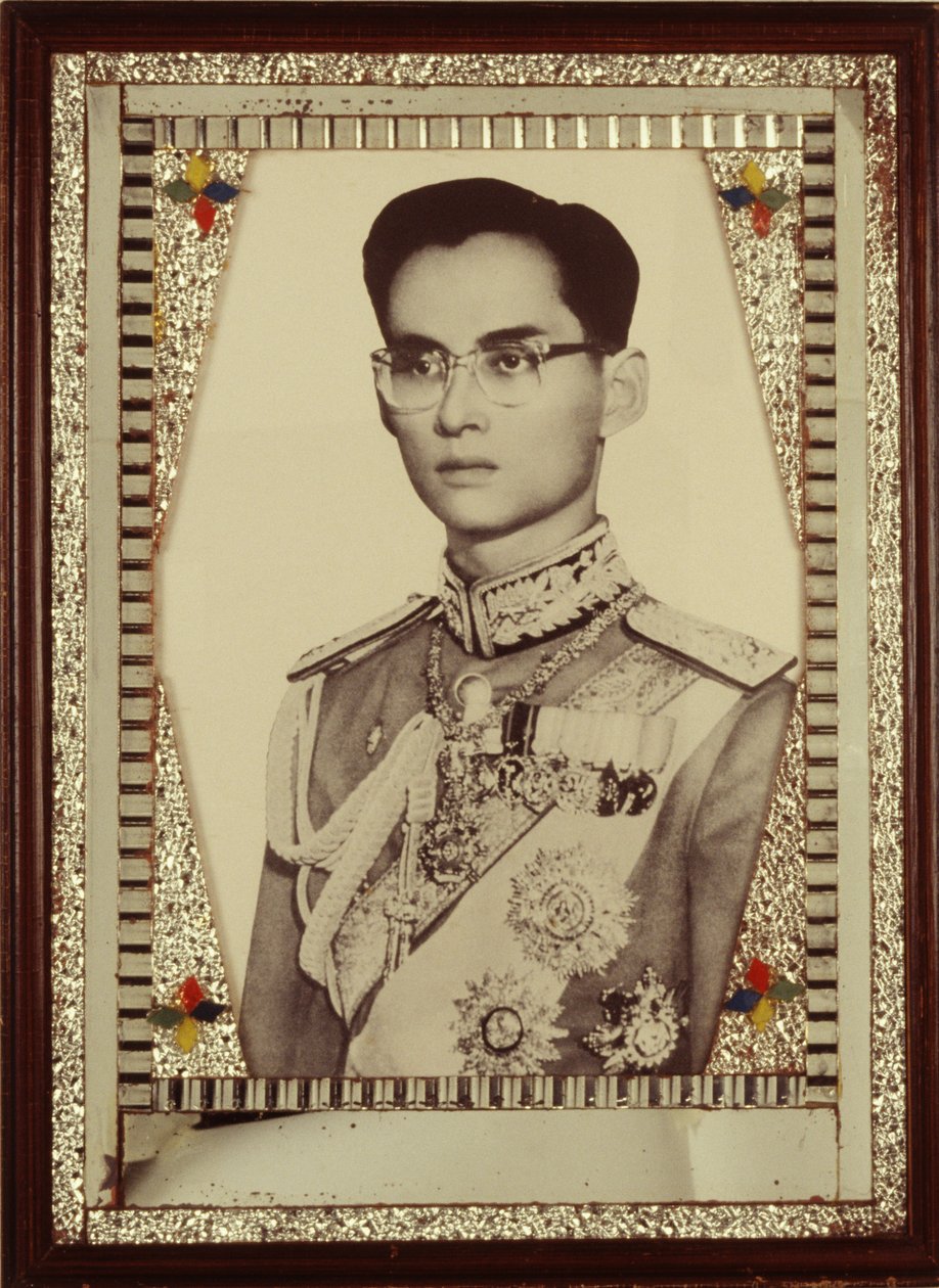 Portrait encadré du roi Bhumibol Adulyadej (photo N&B) - Unbekannt