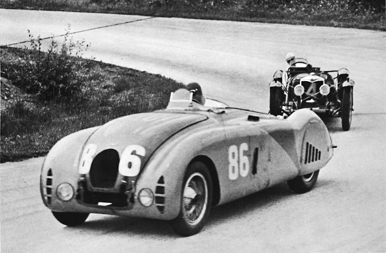Grand Prix de France, 1936 : Une nouvelle Bugatti profilée, suivie d