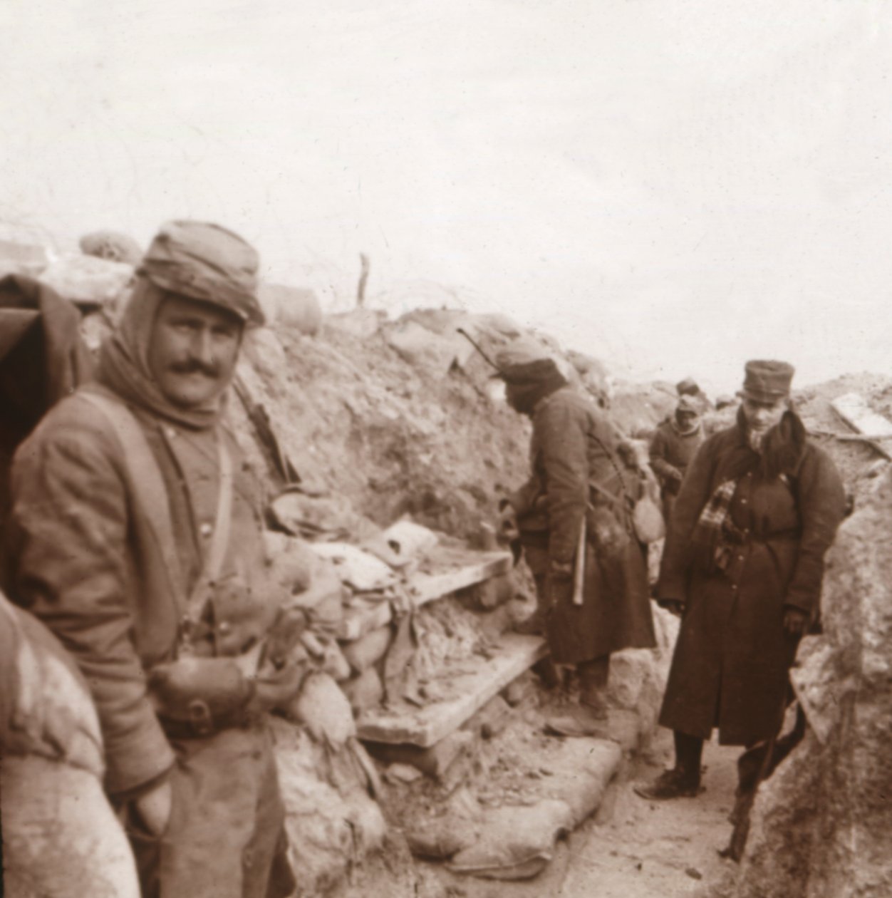 Soldats français dans les tranchées, Perthes, nord de la France, vers 1914-1918 - Unbekannt