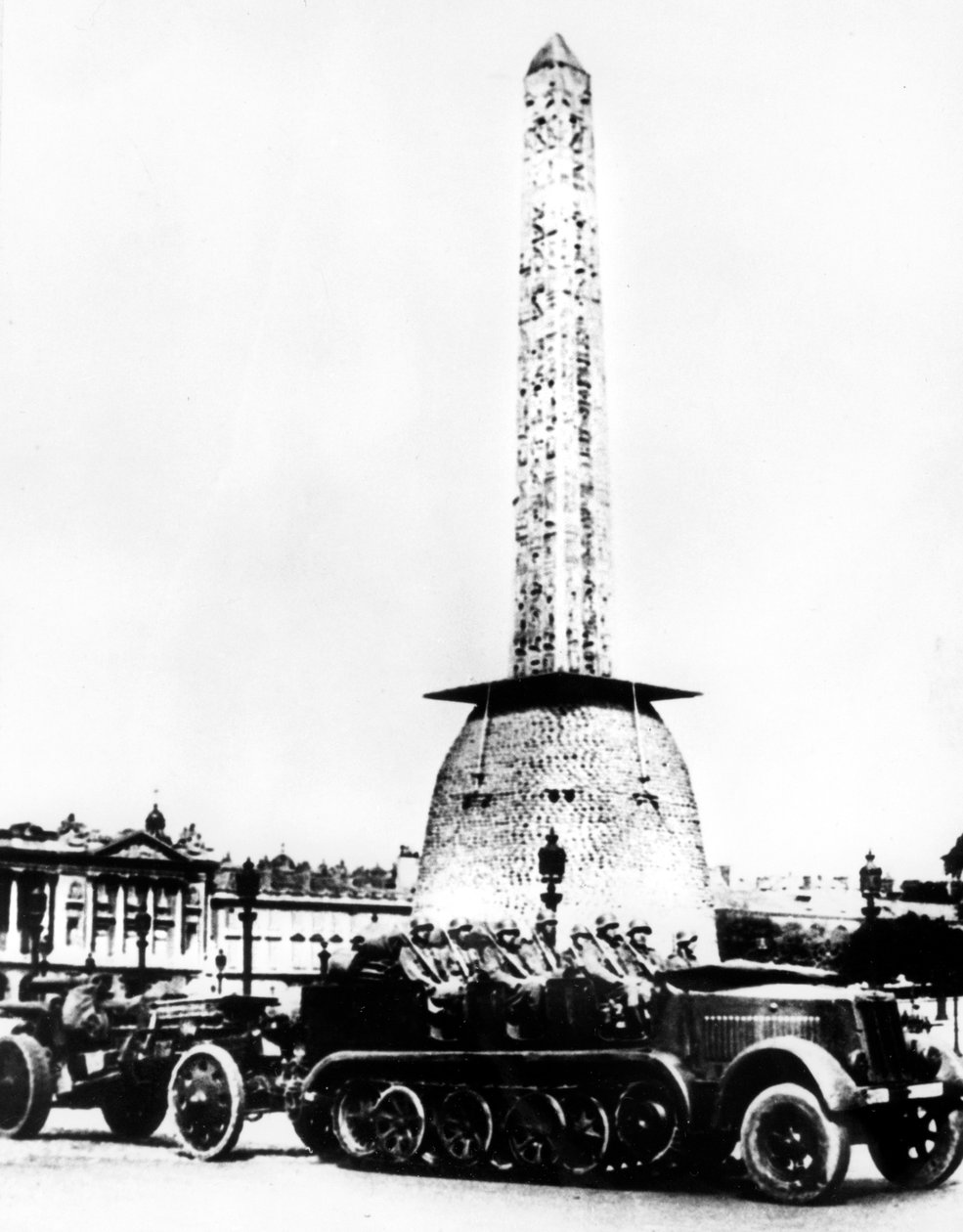 Artillerie allemande traversant la Place de la Concorde, Paris, 1940 - Unbekannt