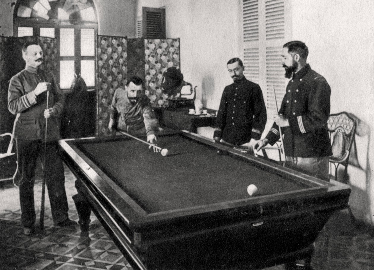 Henri Gouraud, soldat français, jouant au billard - Unbekannt