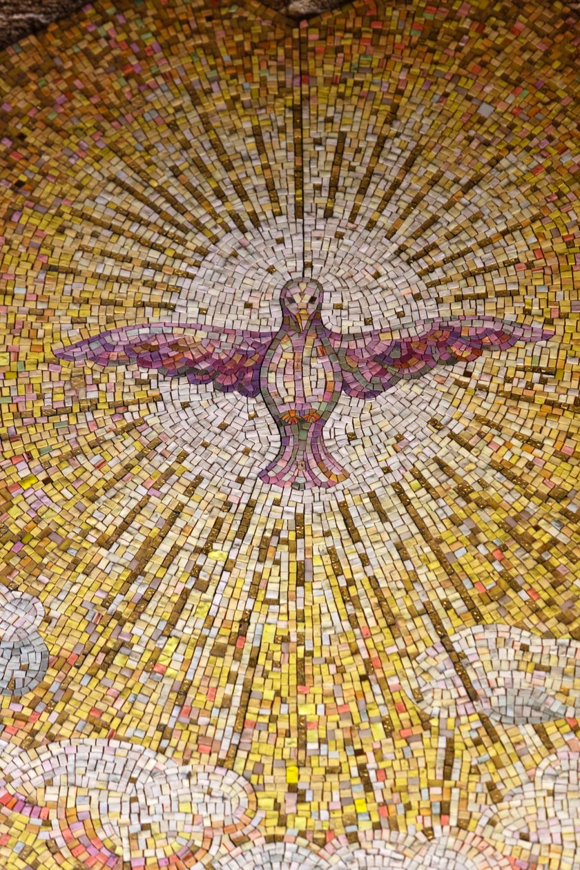 Symbole du Saint-Esprit en mosaïque dans l