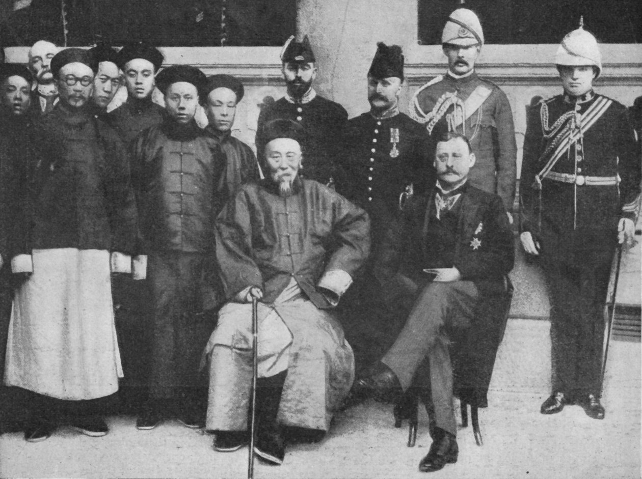 En Extrême Cathay - Un groupe intéressant à Hong Kong, pris avant que Li Hung ne parte pour Pékin, 1900 - Unbekannt