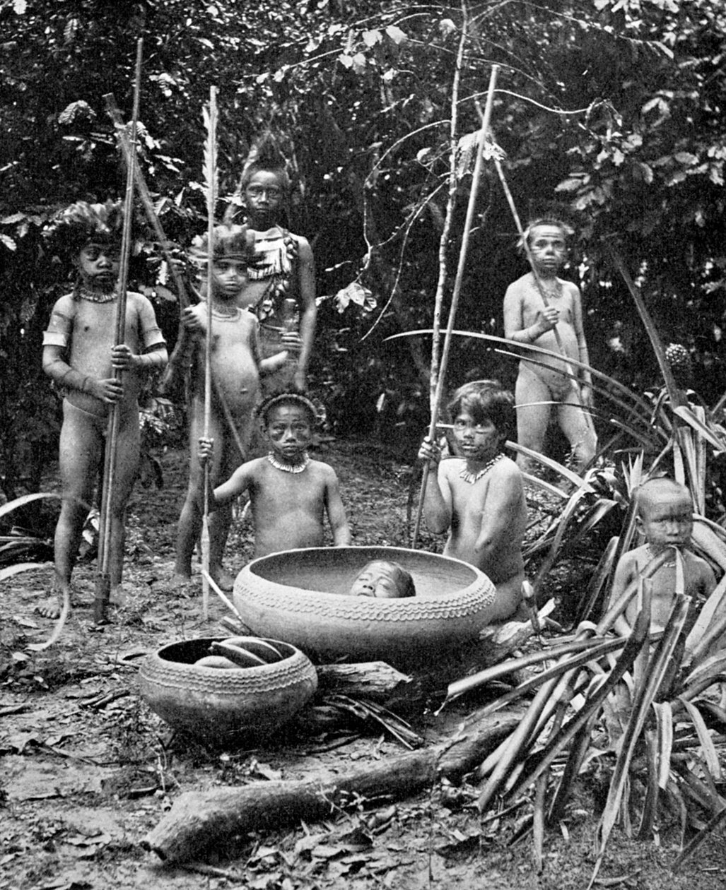 Indiens de la rivière Putumayo avec une tête décapitée, Amazonie - Unbekannt