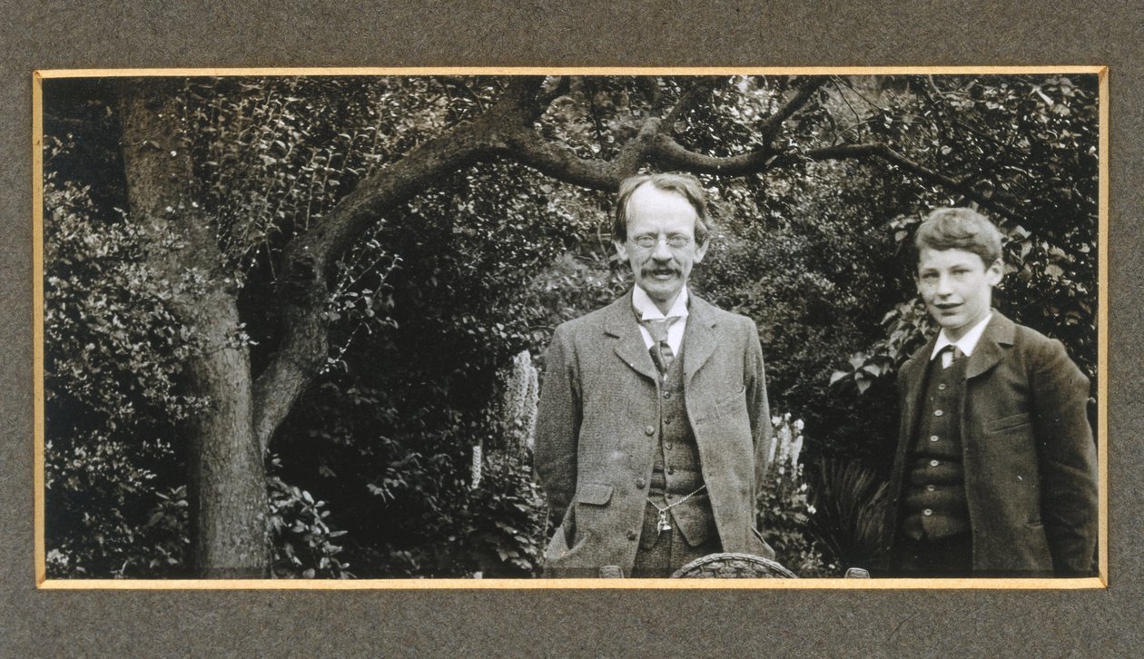 J J Thomson avec son fils, George, vers 1909 - Unbekannt