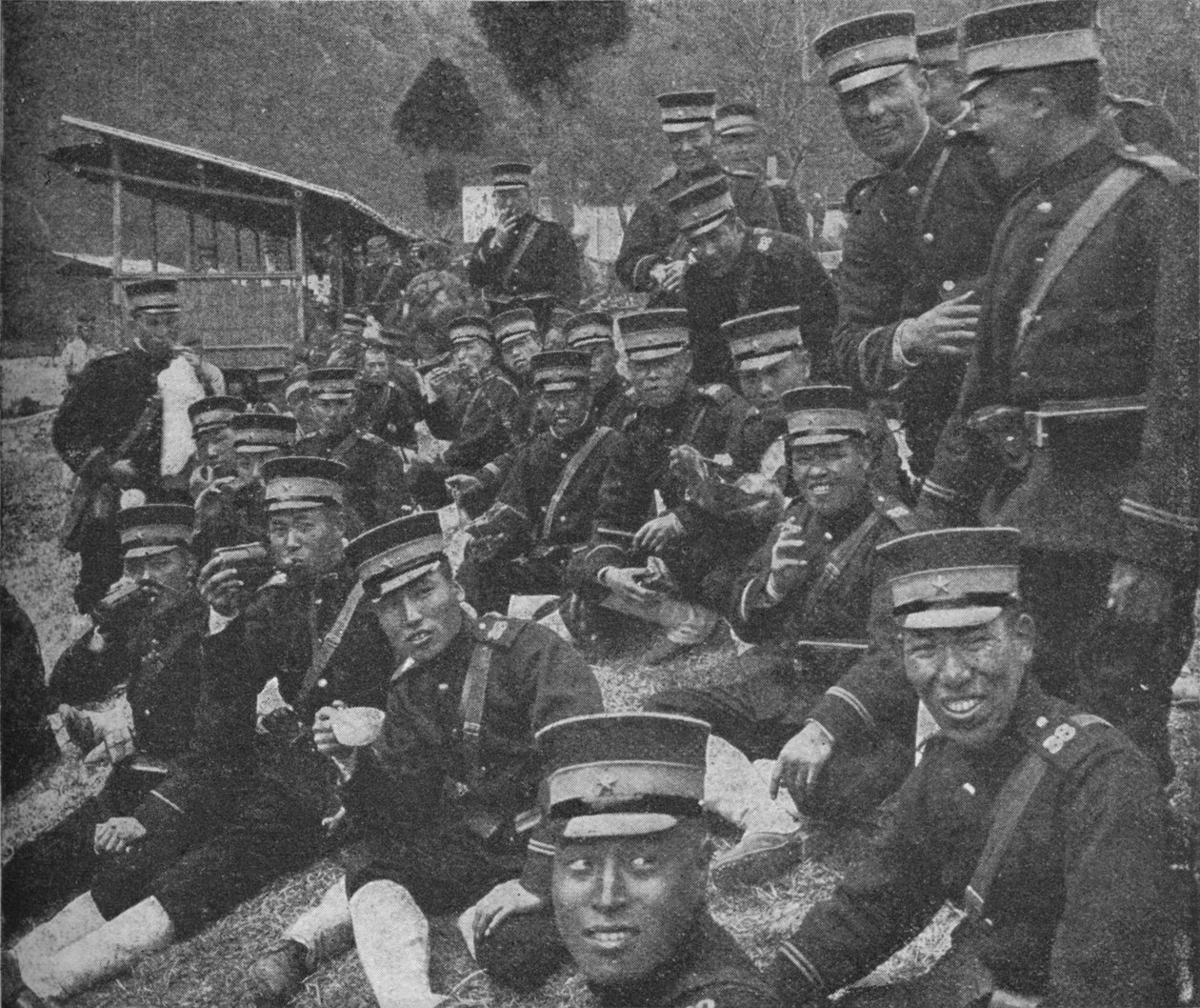 Soldats japonais en route vers le front : le repas de midi de thé et de riz, 1904-1905, 1907 - Unbekannt