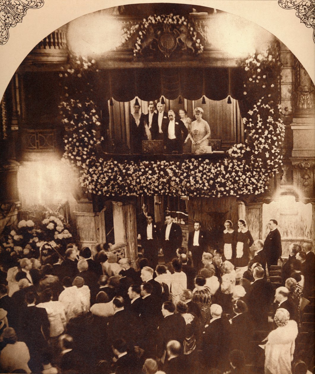 Le roi George V et la reine Mary à une représentation royale, années 1920 ou 1930, 1935 - Unbekannt