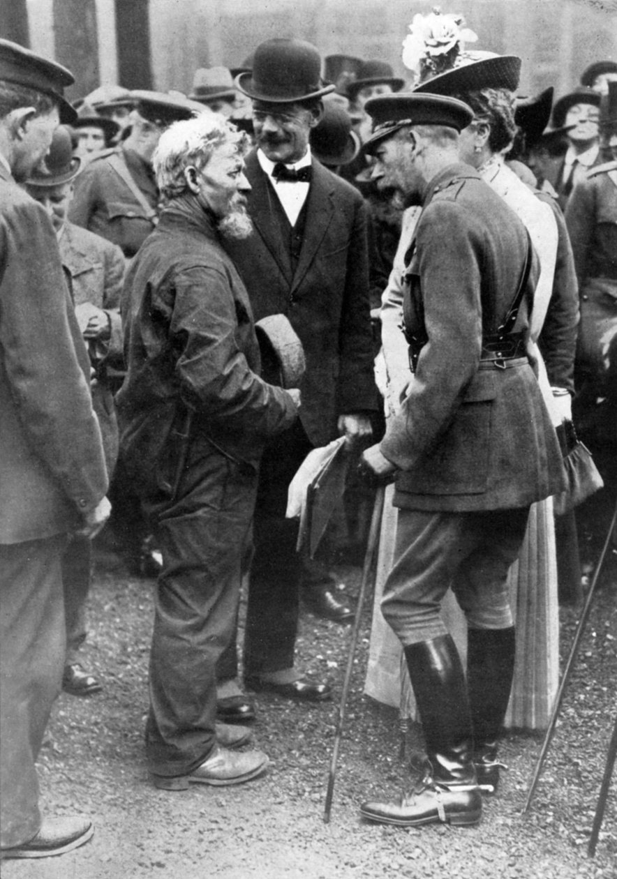 Le roi George V et la reine Mary avec un charpentier de marine, Birkenhead, Première Guerre mondiale, 1914-1918 - Unbekannt