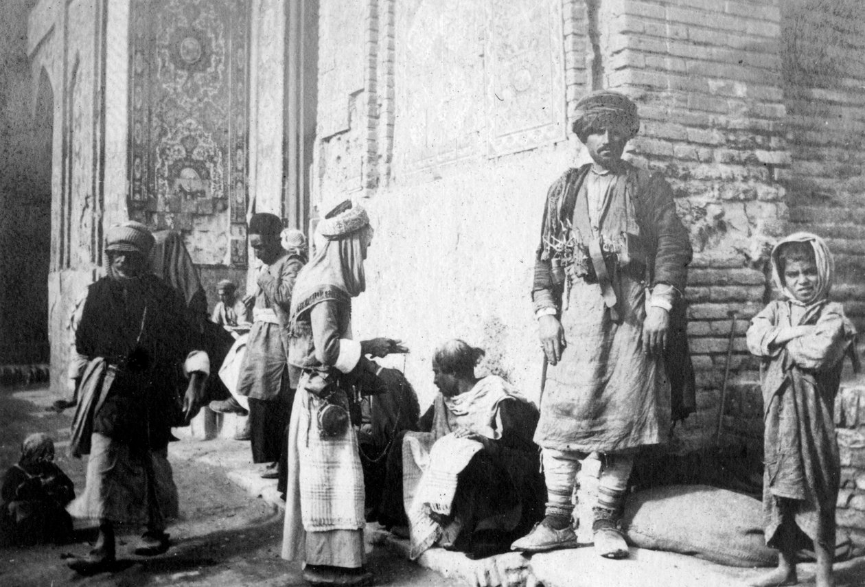 Barbier kurde, devant la mosquée Kazimain, Irak, 1917-1919 - Unbekannt