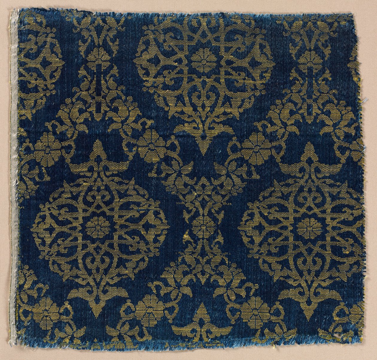Lampas avec médaillons feuillus en treillis ogival, 1400s - Unbekannt
