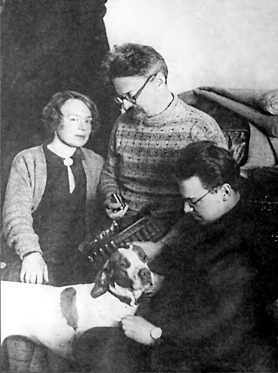 Léon Trotsky et sa famille, Alma Ata, URSS, 1928 - Unbekannt