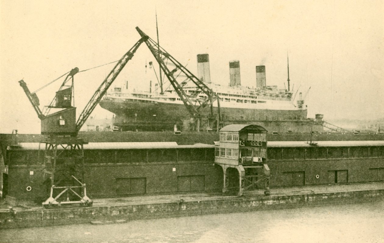 Lever un majestueux 56 551 tonnes dans le dock flottant à Southampton, vers 1930 - Unbekannt