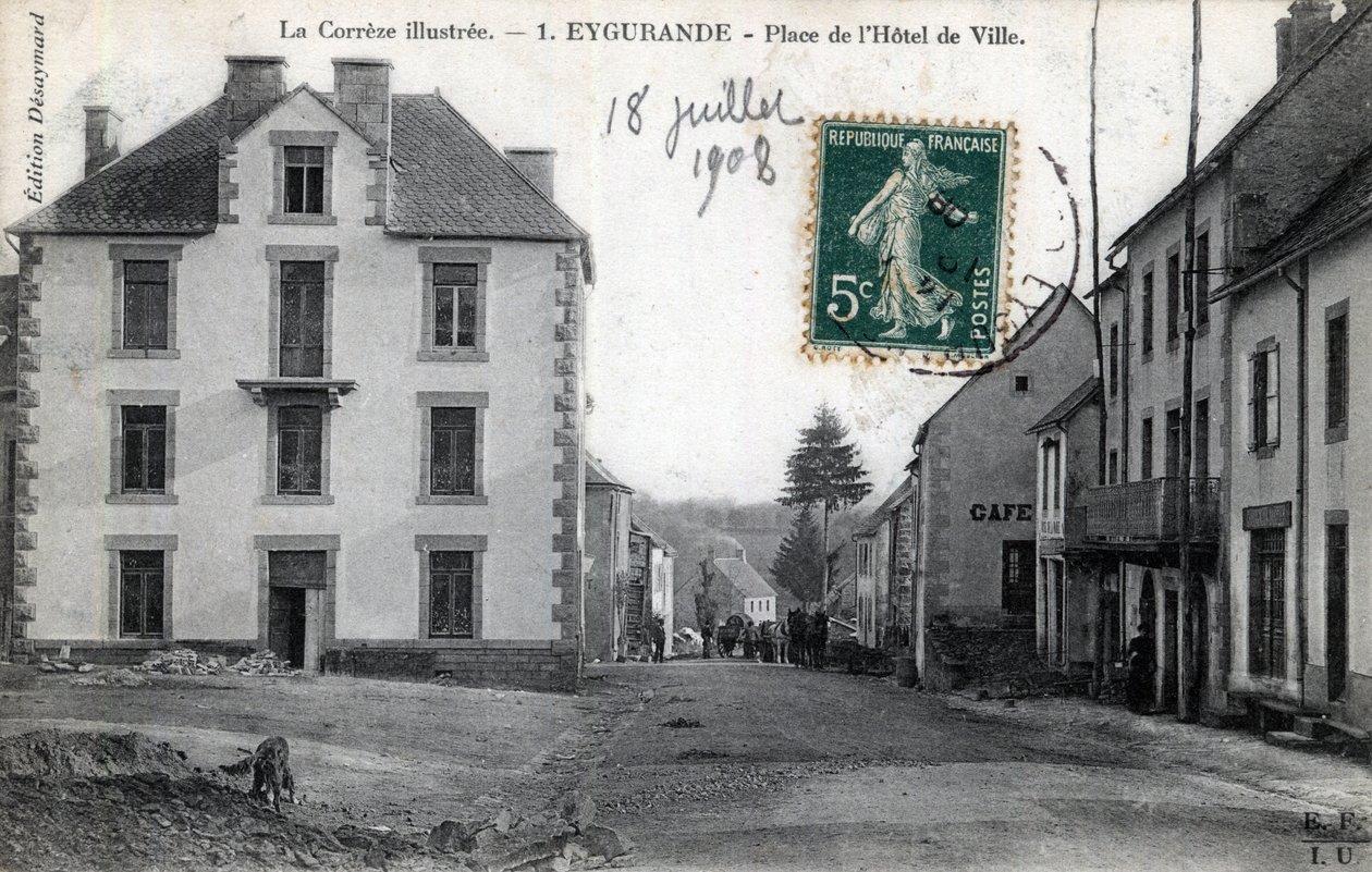 Limousin, Corrèze (19), Eygurande : vue de la Place de l