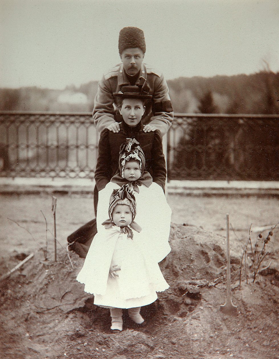 Membres de la famille du duc Fyodor Uvarov dans leur domaine de campagne, Porechye, Russie, années 1880 - Unbekannt