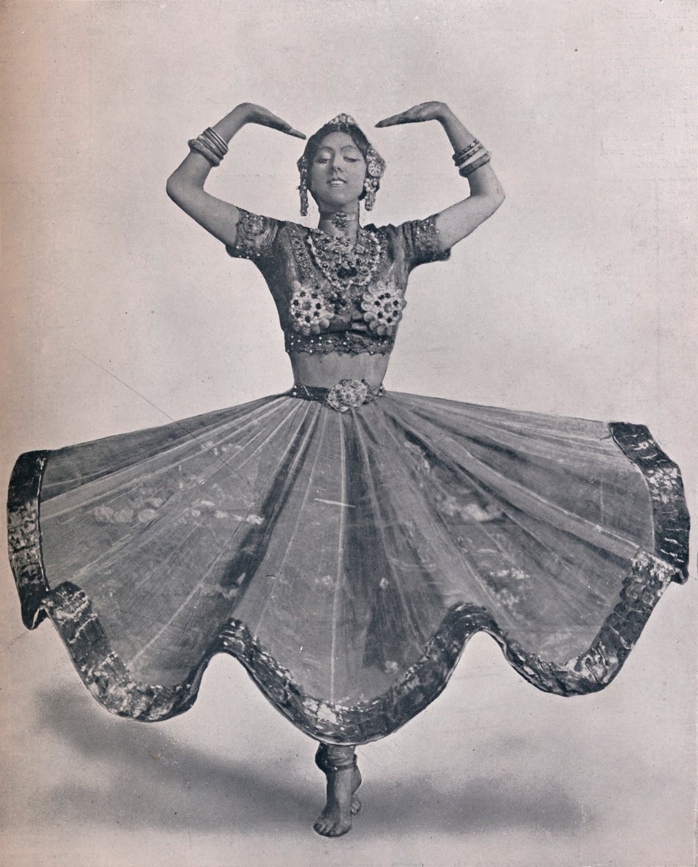 Mlle Ruth St. Denis dans sa remarquable danse indienne à l