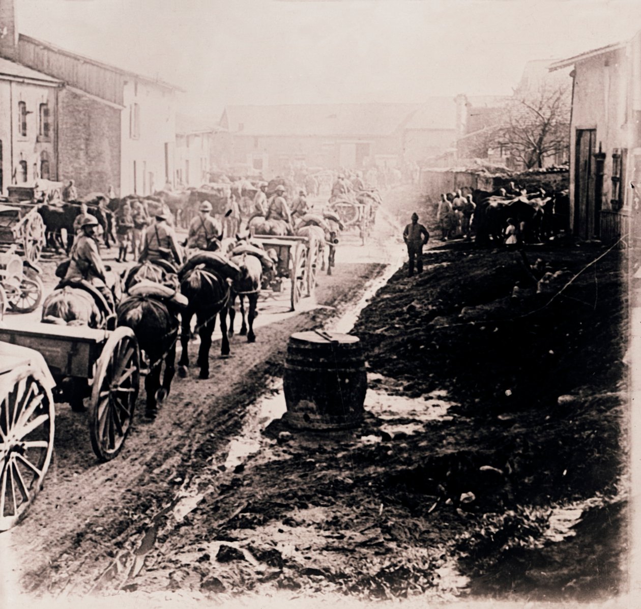 Troupes montées avec des wagons, vers 1914-1918 - Unbekannt