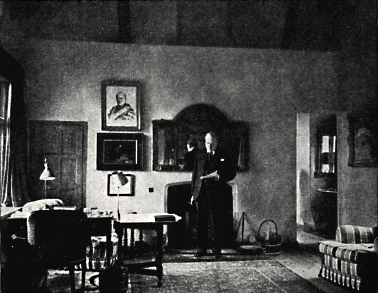 M. Churchill dans son bureau à Westerham, années 1930, 1945 - Unbekannt