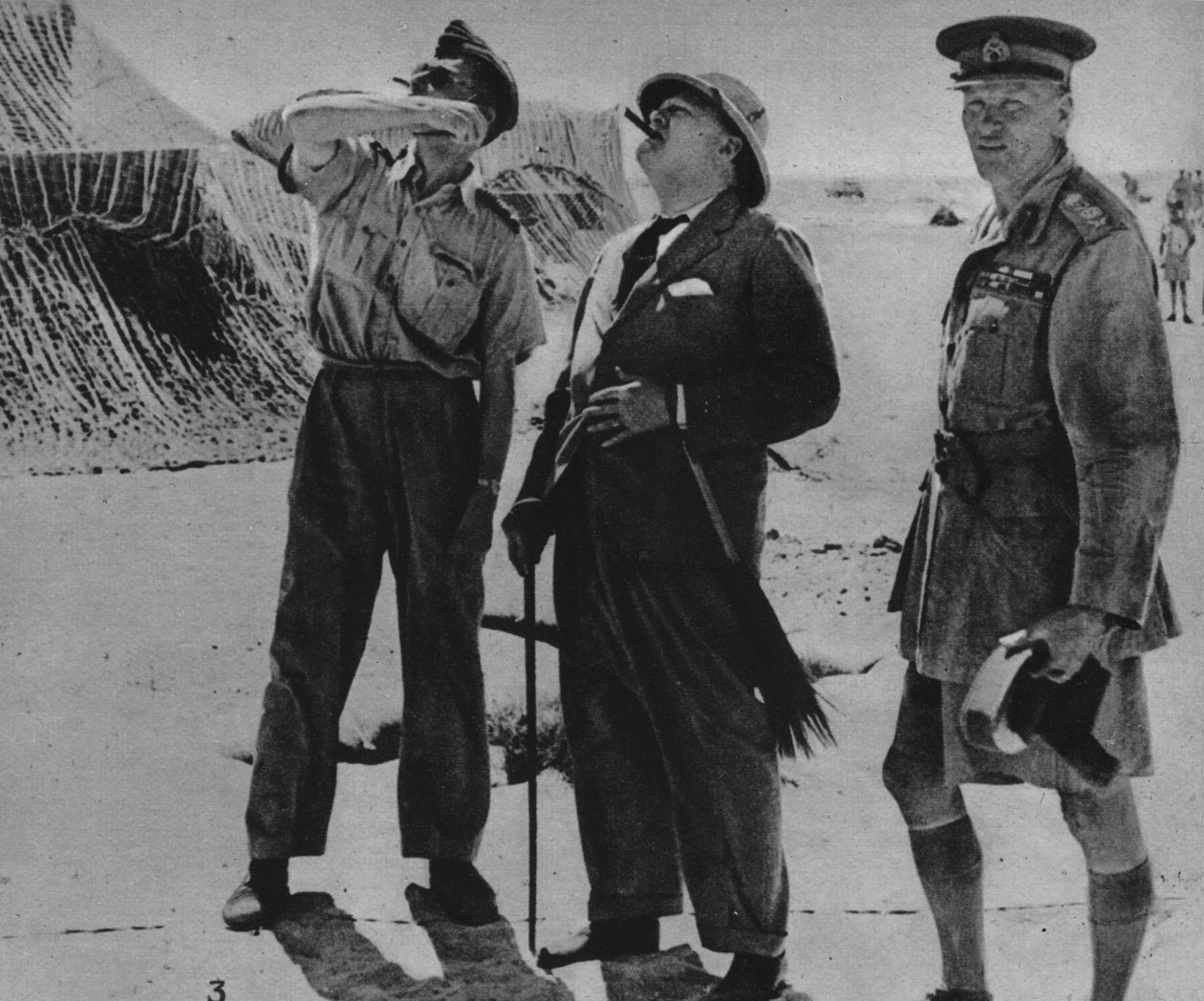 M. Churchill avec Sir A. Tedder et le général Auchinleck - Unbekannt