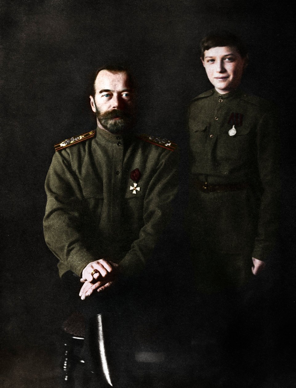 Nicolas II, tsar de Russie et son fils, Alexei, en uniforme militaire - Unbekannt