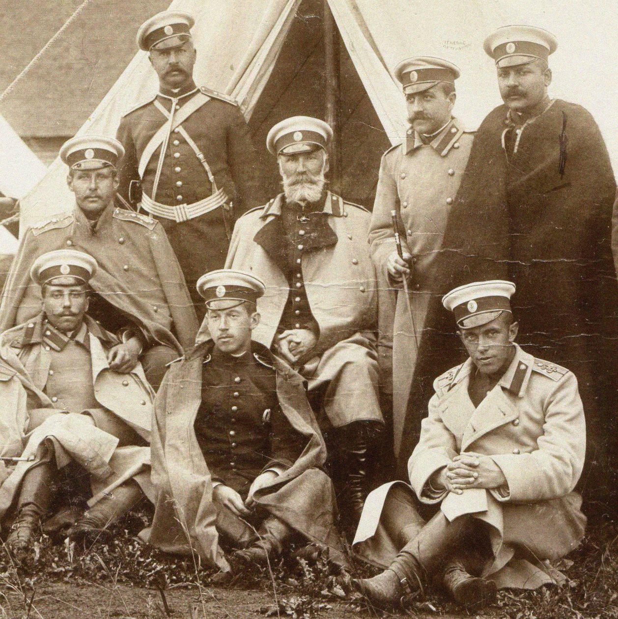 Nikolai Nikolaevich, prince Odoevsky-Maslov au milieu avec les officiers de la Garde de Vie Cava - Unbekannt