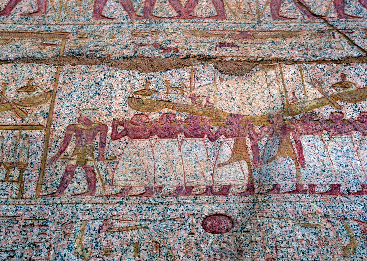 Relief peint montrant un bateau solaire de Râ porté en procession, Ancienne Égypte - Unbekannt