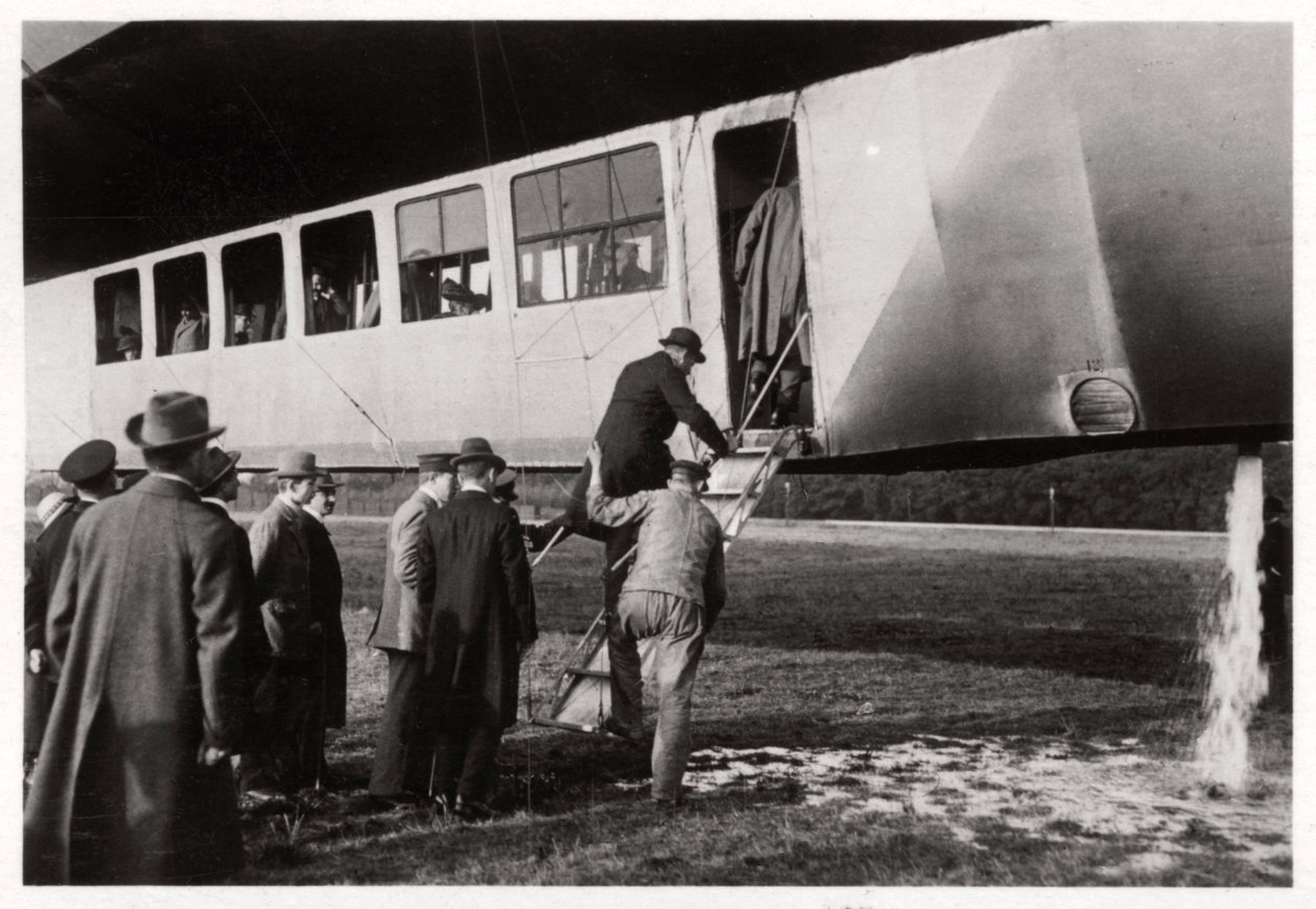 Passagers embarquant sur le Zeppelin LZ 11 Viktoria Luise, vers 1912-1914 - Unbekannt