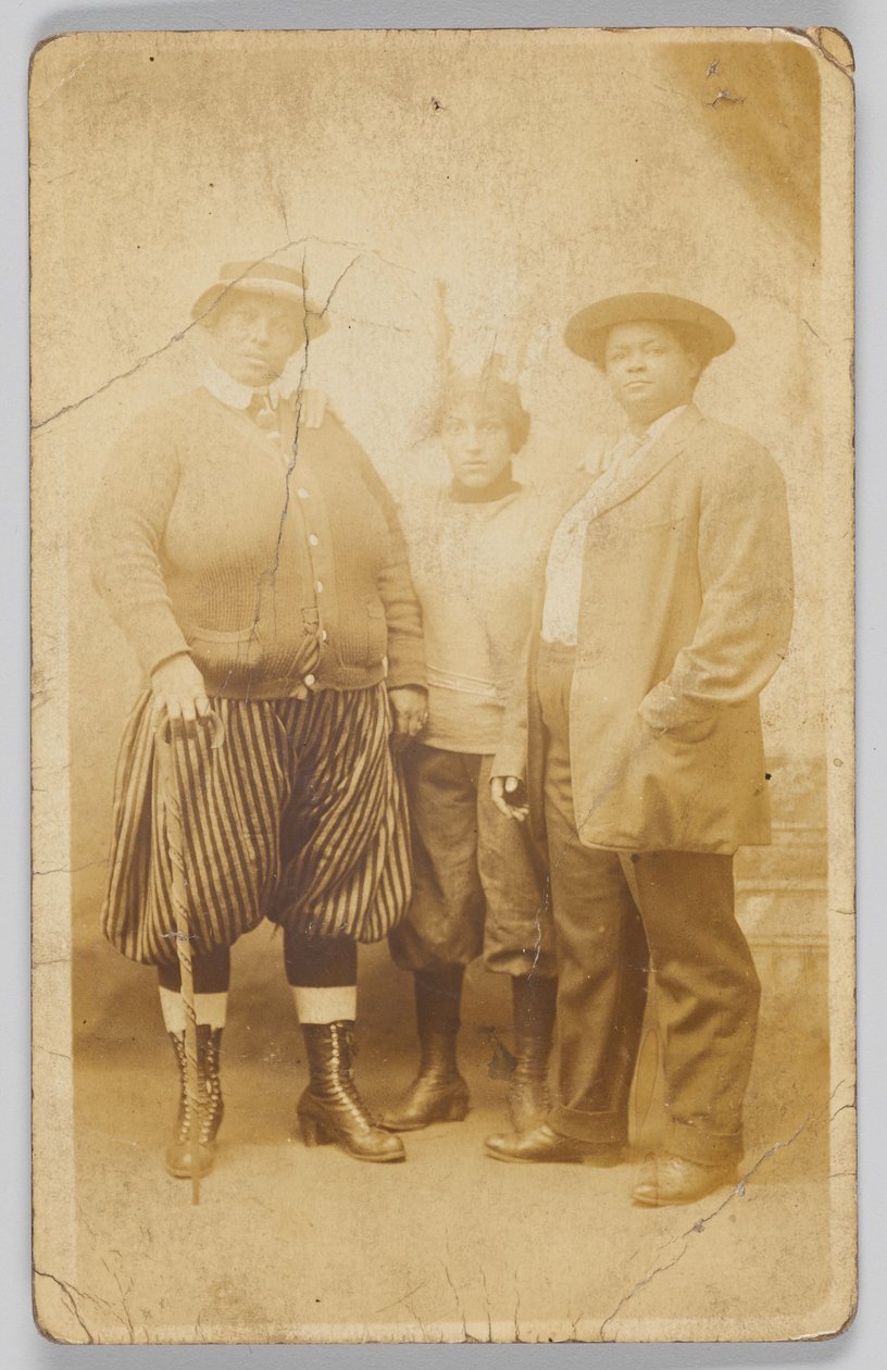 Carte postale photographique de trois femmes non identifiées, 1904-1918 - Unbekannt