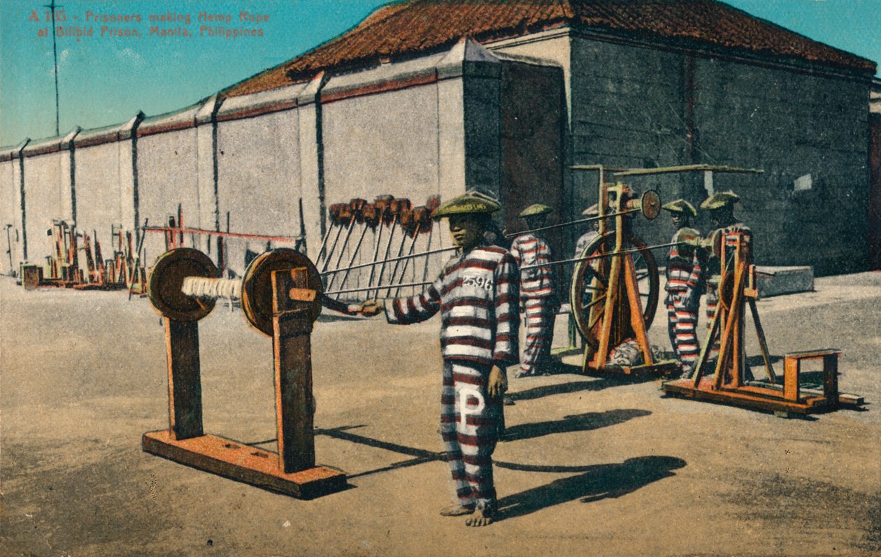 Prisonniers fabriquant des cordes de chanvre à la prison de Billbid, Manille, Philippines, vers 1900 - Unbekannt