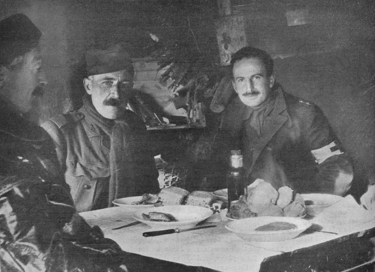 Officiers de la Croix-Rouge lors d