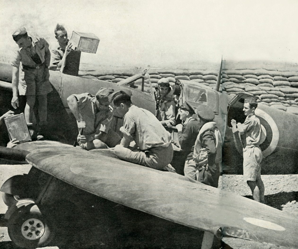 Ravitaillement et réarmement des chasseurs Spitfire, Malte, Seconde Guerre mondiale - Unbekannt