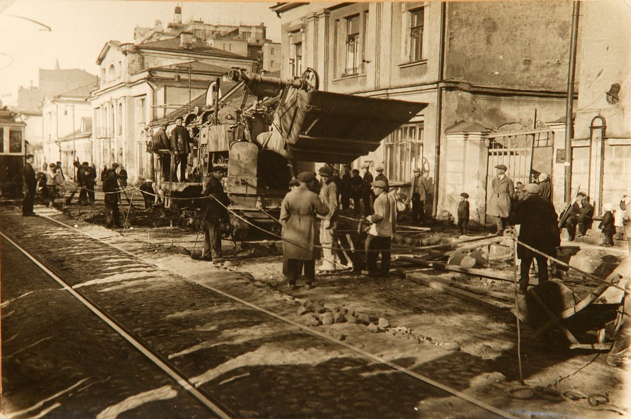 Travaux routiers dans la rue Tverskaya, Moscou, URSS, années 1920 - Unbekannt