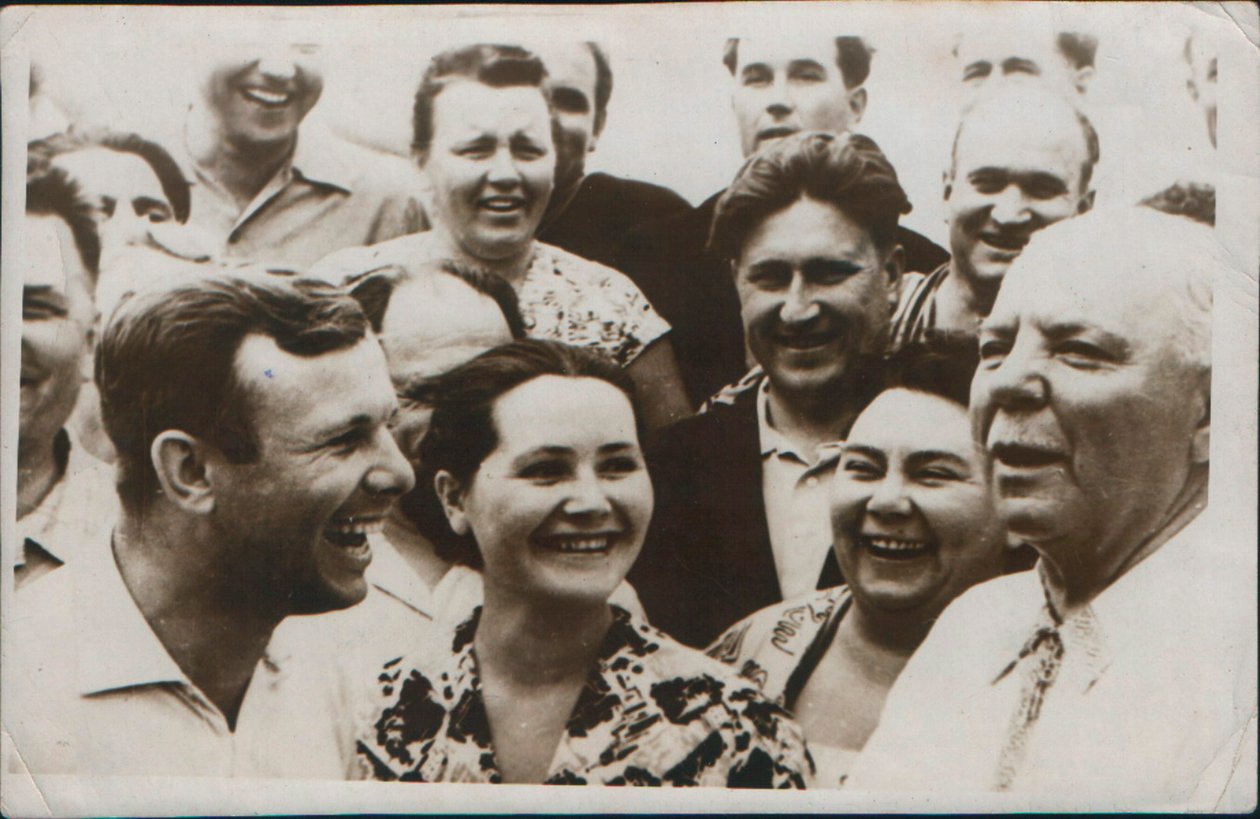 Le cosmonaute russe Youri Gagarine avec sa femme, 1962 - Unbekannt