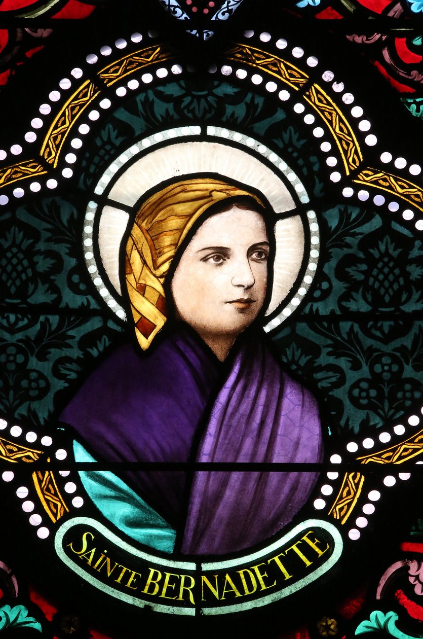 Église du Sacré-Cœur. Vitrail. Sainte Bernadette Soubirous est connue pour les apparitions mariales, 20160604, Moulins, France - Unbekannt