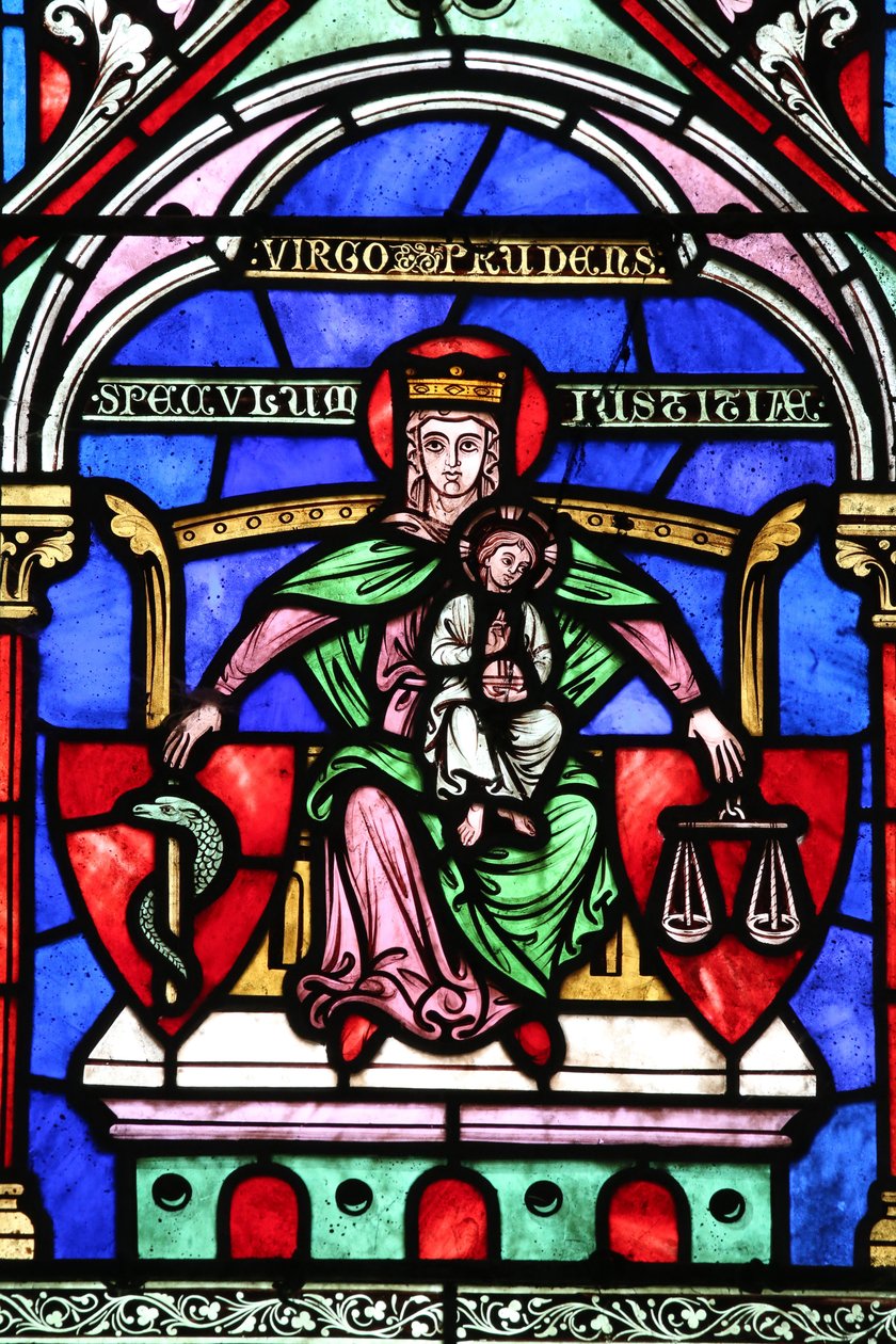 Église Saint-Fargeau. Vitrail. Vierge Marie et l