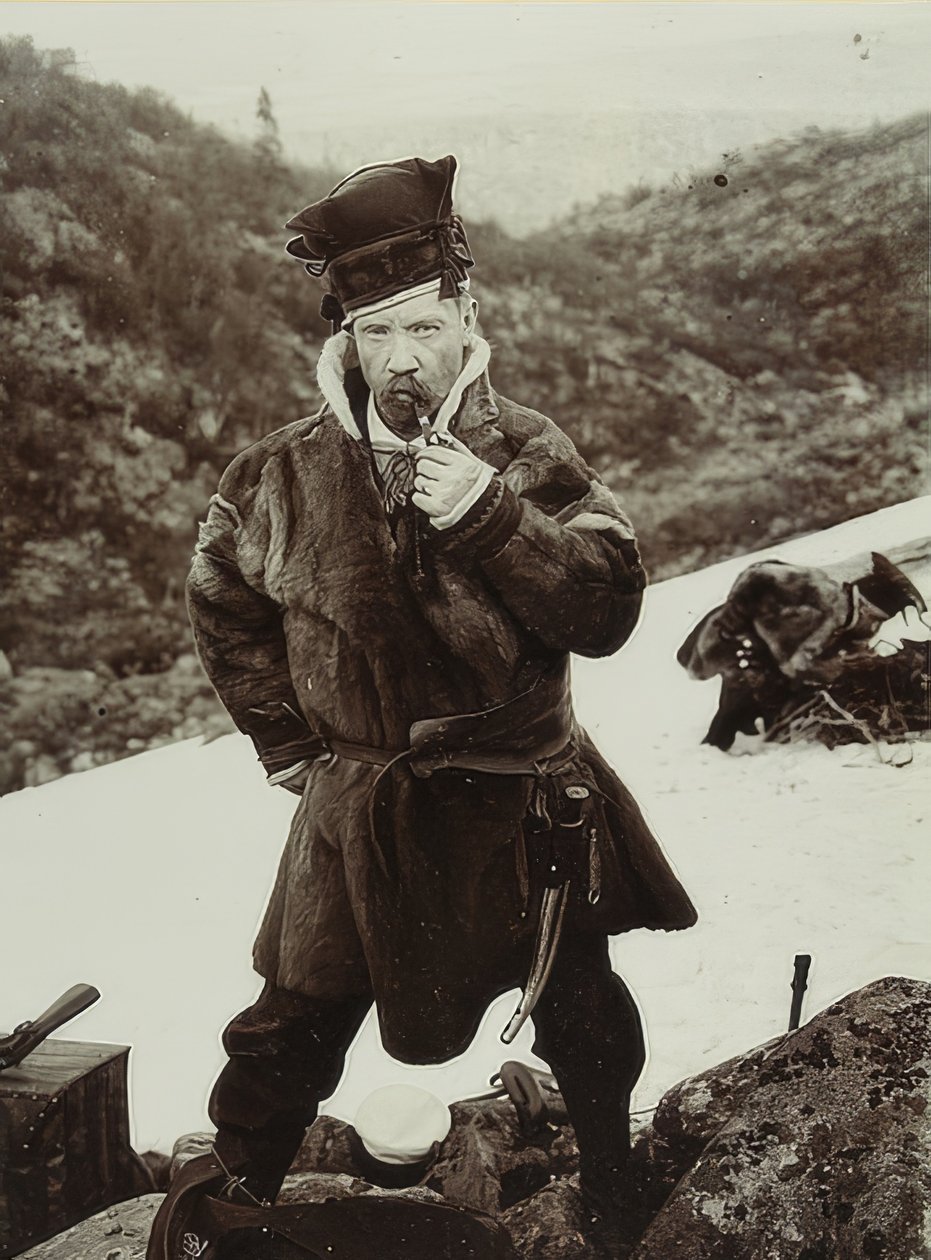 Suède. Same fumant la pipe avec coiffe typique. Vers 1900 - Unbekannt