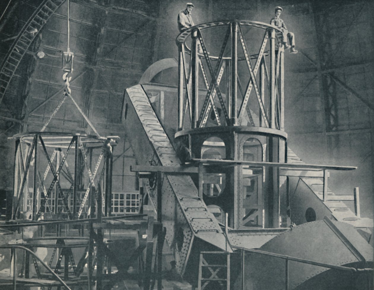 Section par section monte la grande charpente en acier du cylindre de Hooker, vers 1935 - Unbekannt
