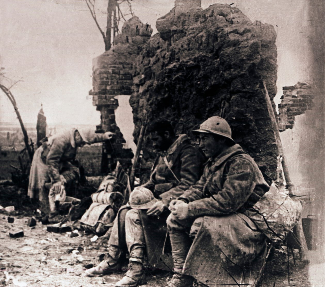 Soldats parmi les ruines, vers 1914-1918 - Unbekannt