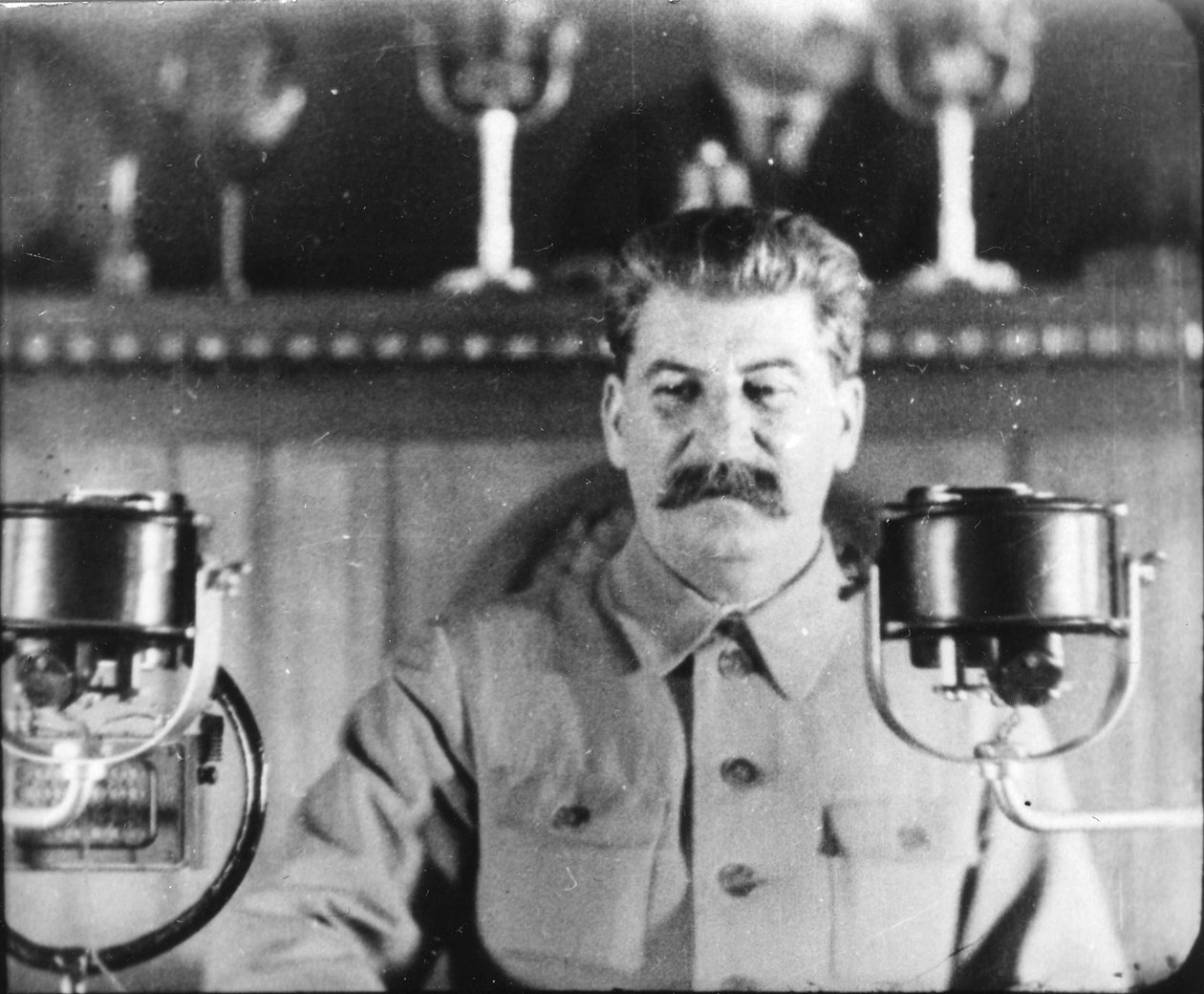 Le leader soviétique Josef Staline prononçant un discours au Congrès du Parti communiste, années 1930 - Unbekannt