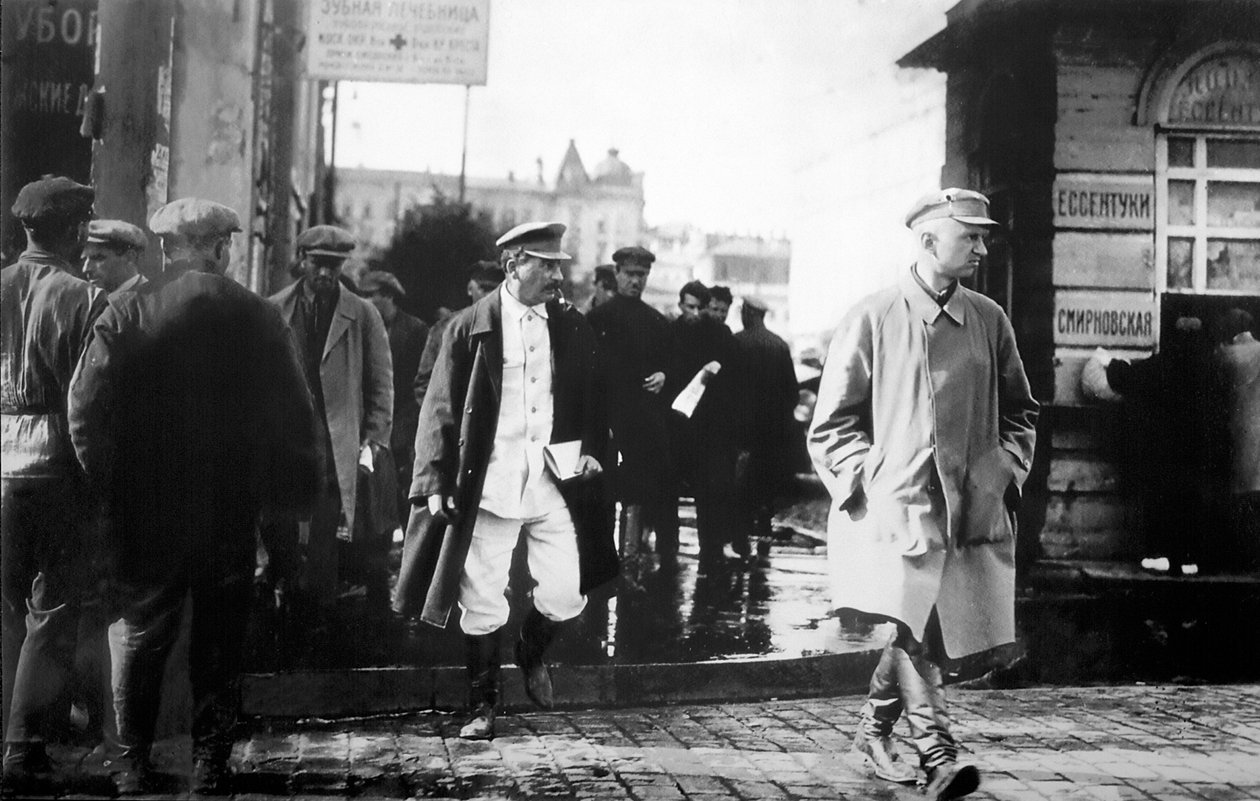 Le leader soviétique Joseph Staline escorté par des agents secrets du GRU - Unbekannt