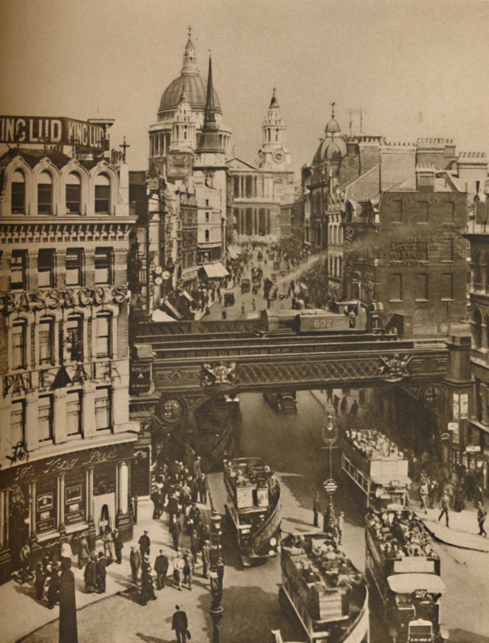Flèche de St. Martins Ludgate silhouettée contre la masse de St. Pauls, vers 1935 - Unbekannt