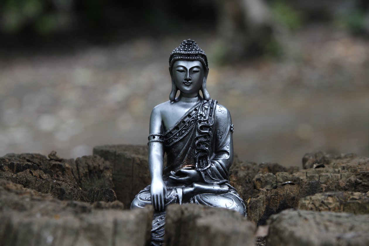 Statue dans le jardin du temple Buddhapadipa, Wimbledon, Grande-Bretagne - Unbekannt
